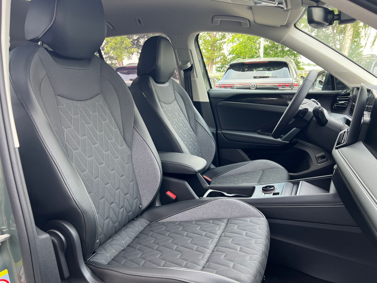 Fahrzeugabbildung Volkswagen Tiguan  ENERGY 2.0 TDI DSG *AHK, Navi, Ganzjahre