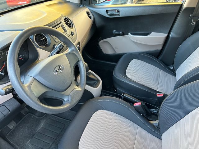 Fahrzeugabbildung Hyundai i10 +NaviZB+AllwetterRäder+Klima+Servo+USB