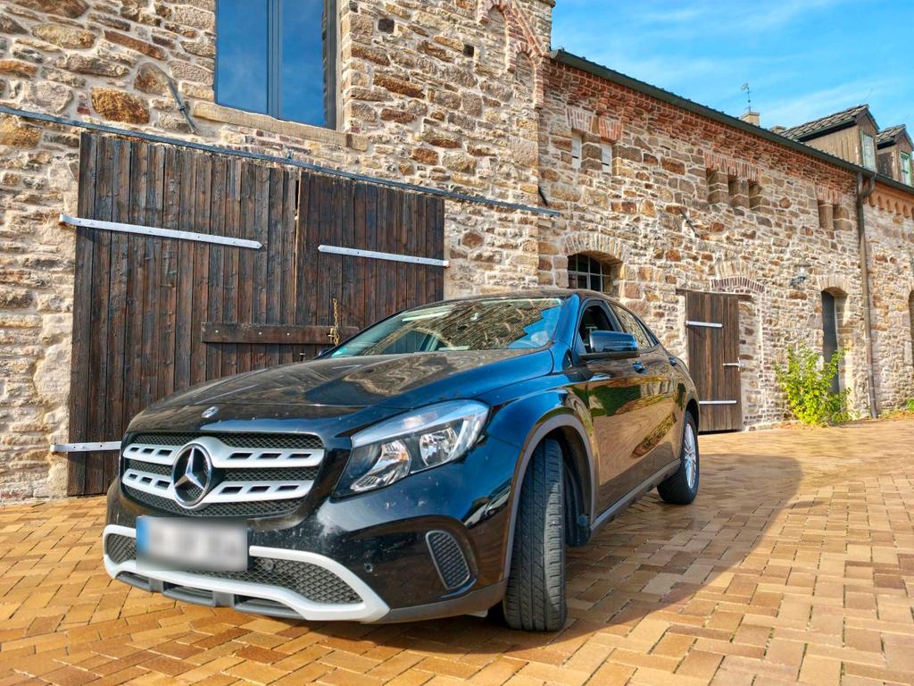 Mercedes-Benz GLA 180d Mercedes  TÜV neu