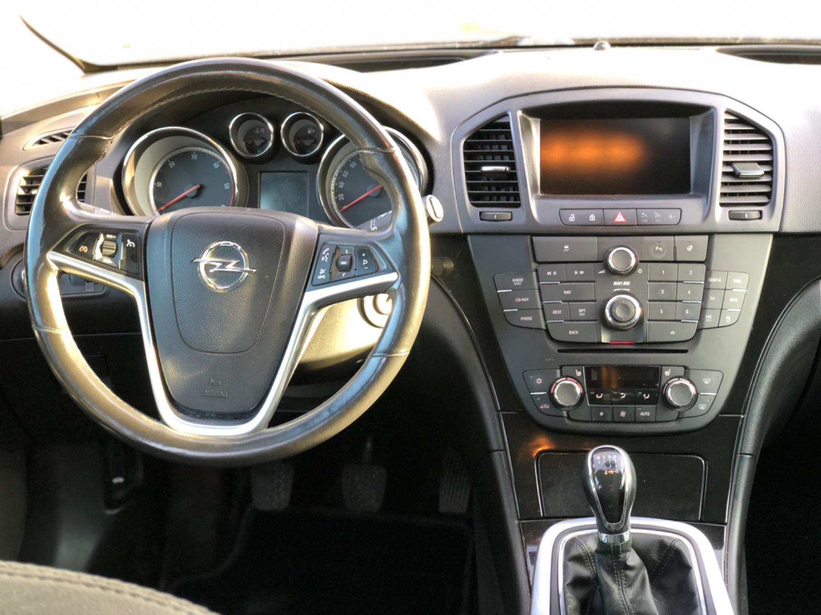 Opel Insignia 2012 — photo 16