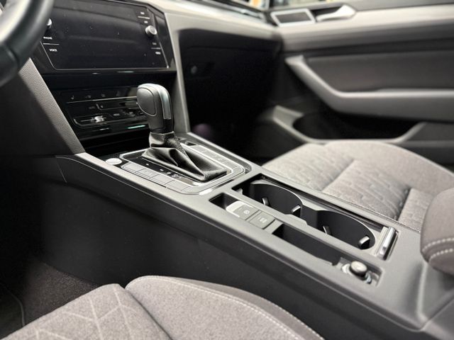 Volkswagen Passat BusinessR.Kamera1.HdCarPlaySHZ V+H