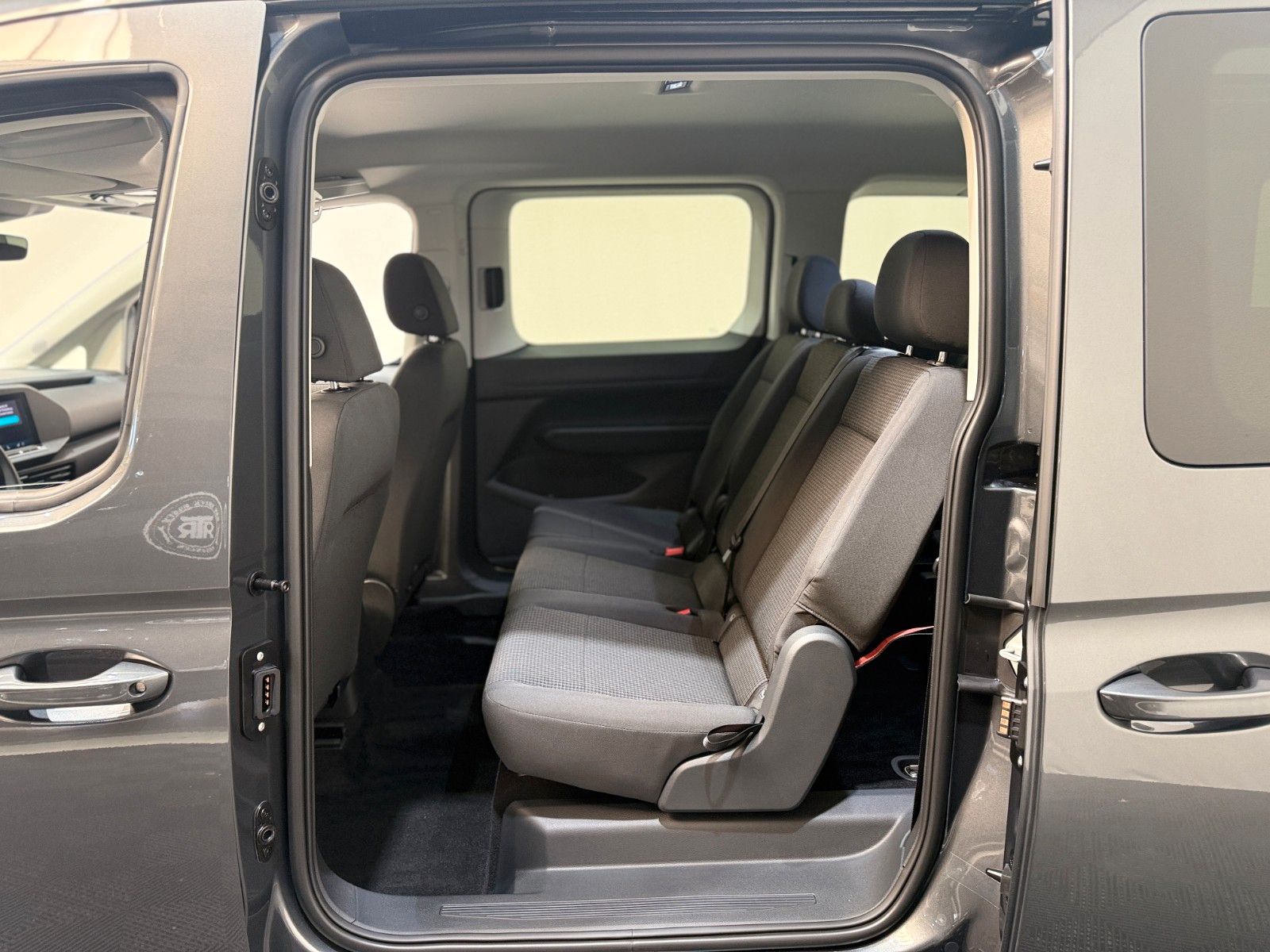 Fahrzeugabbildung Volkswagen Caddy Maxi - DSG - 7 Sitzer - AHK - Kamera