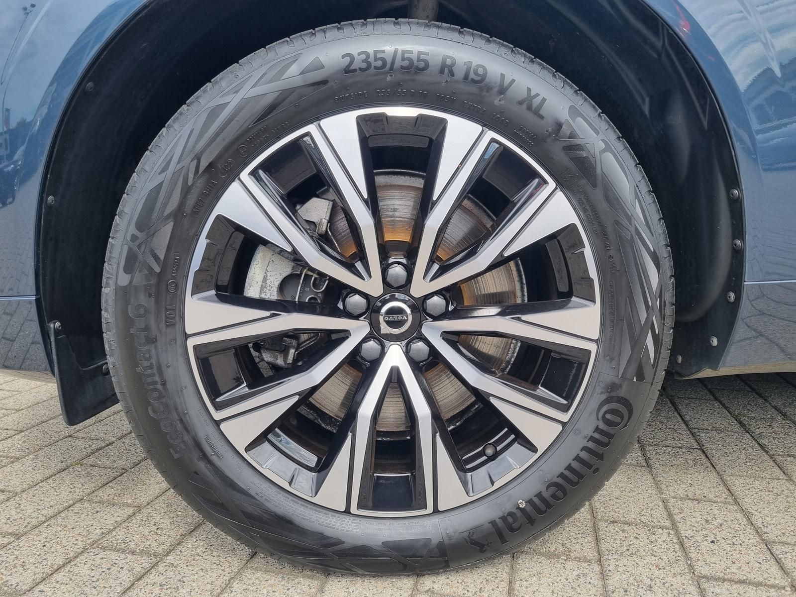 Fahrzeugabbildung Volvo XC60 B4 Diesel AWD Plus Dark 'AHK'