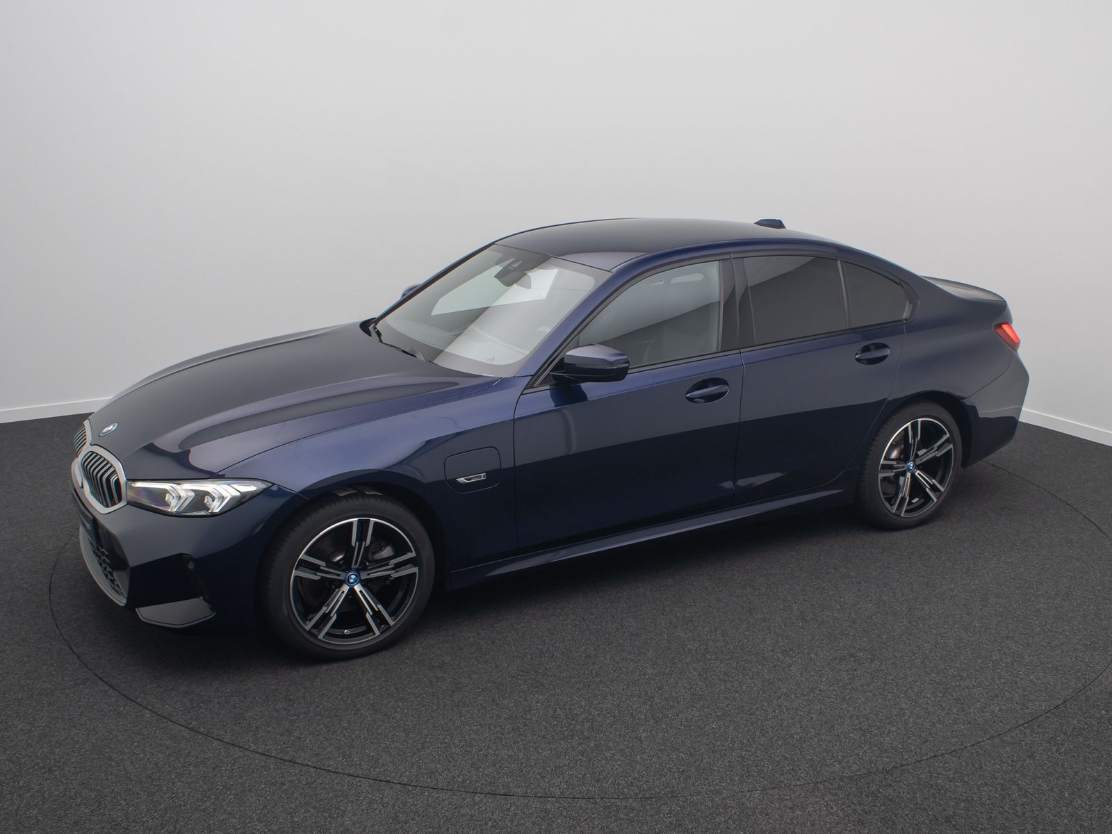 Fahrzeugabbildung BMW 320e M Sport DAB PDC Widscreen Individual 18Zoll