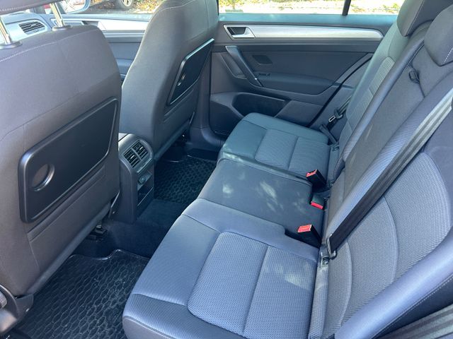 Fahrzeugabbildung Volkswagen Golf Sportsvan Diesel Automatik+AHK+Navi+BT+SHZ+