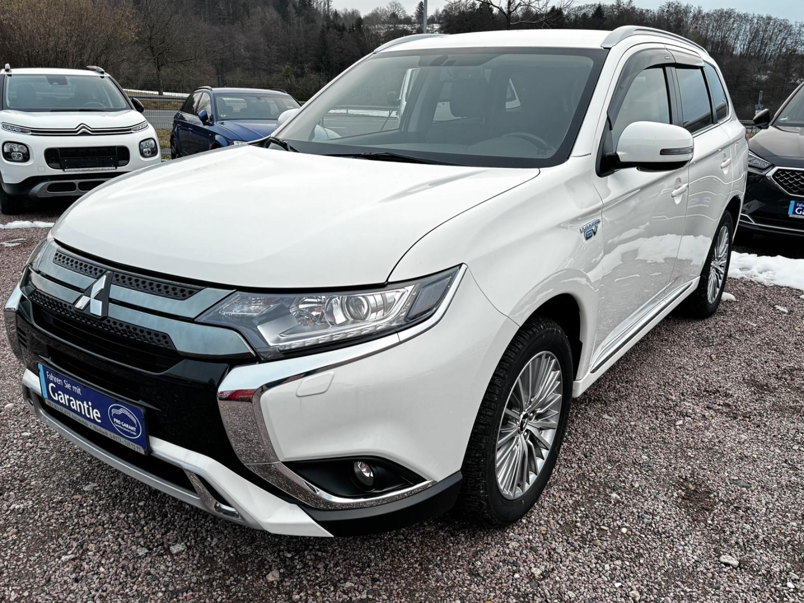 Mitsubishi Outlander PHEV Basis Spirit 4WD *Alcantara*Navi*