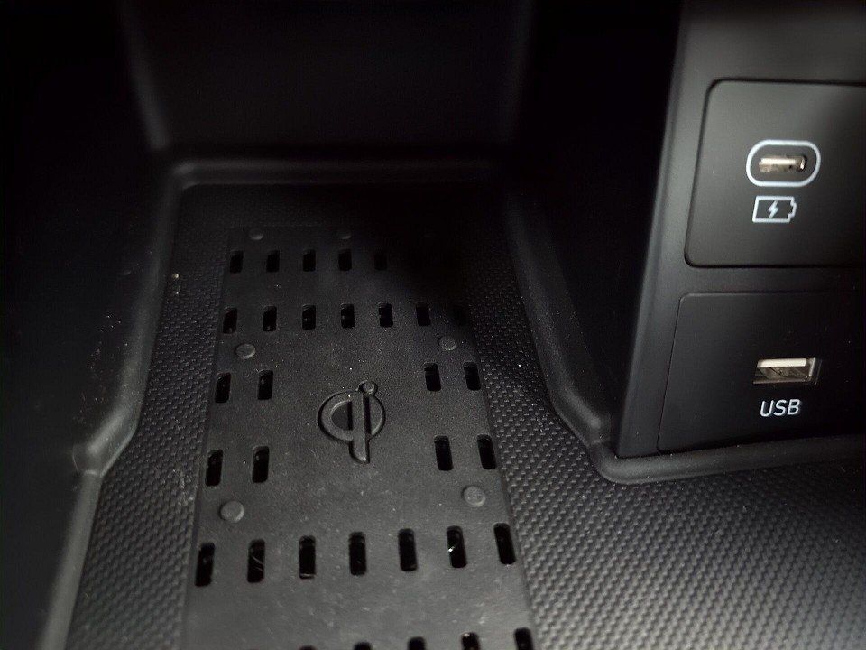 Fahrzeugabbildung Hyundai i30 KOMBI 1.0T AT ADVANTAGE QI+NAVI+2xSHZ+KAMERA