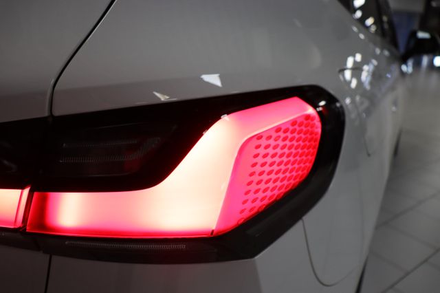 Fahrzeugabbildung BMW 218d Active Tourer M Sportpaket|1HAND|WIDESCREEN