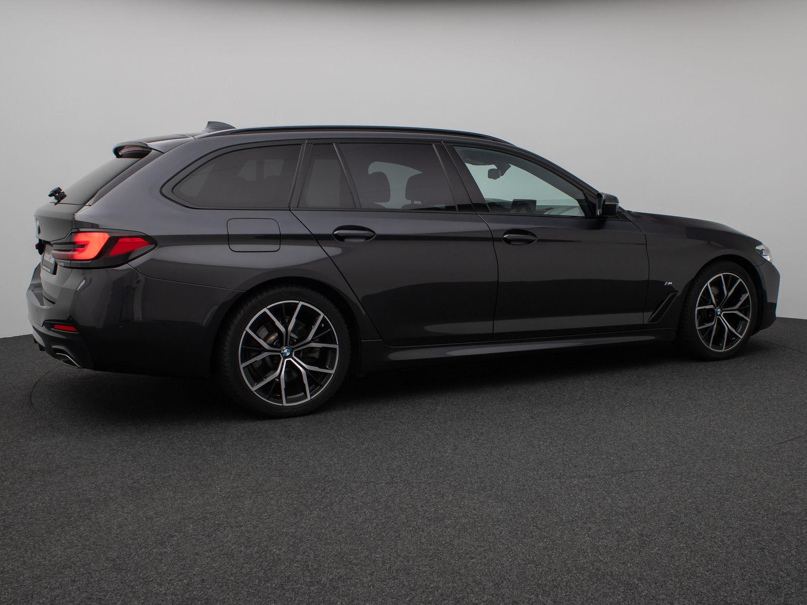 Fahrzeugabbildung BMW 520i M Sport Kamera DAB AHK Alarm Komfort 19Zoll