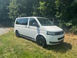 Volkswagen T5 Caravelle - weiße Volkswagen T5 Caravelle