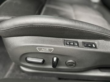 Fotografie des Opel Insignia Sports Tourer 2.0 Diesel AT Elegance AH