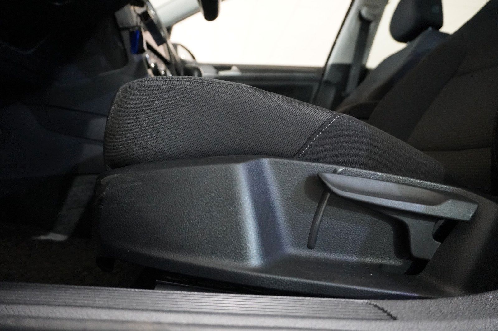 Fahrzeugabbildung Volkswagen Golf VII VARI. 2.0D COMFORT. 4M NAVI/KAMERA/AHK