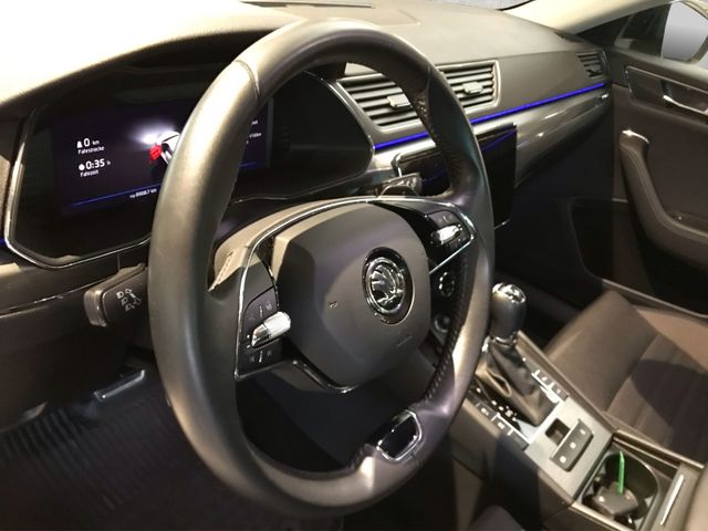 Superb Combi Scout 2.0 TDI 4x4 DSG*BLACK*AHK*