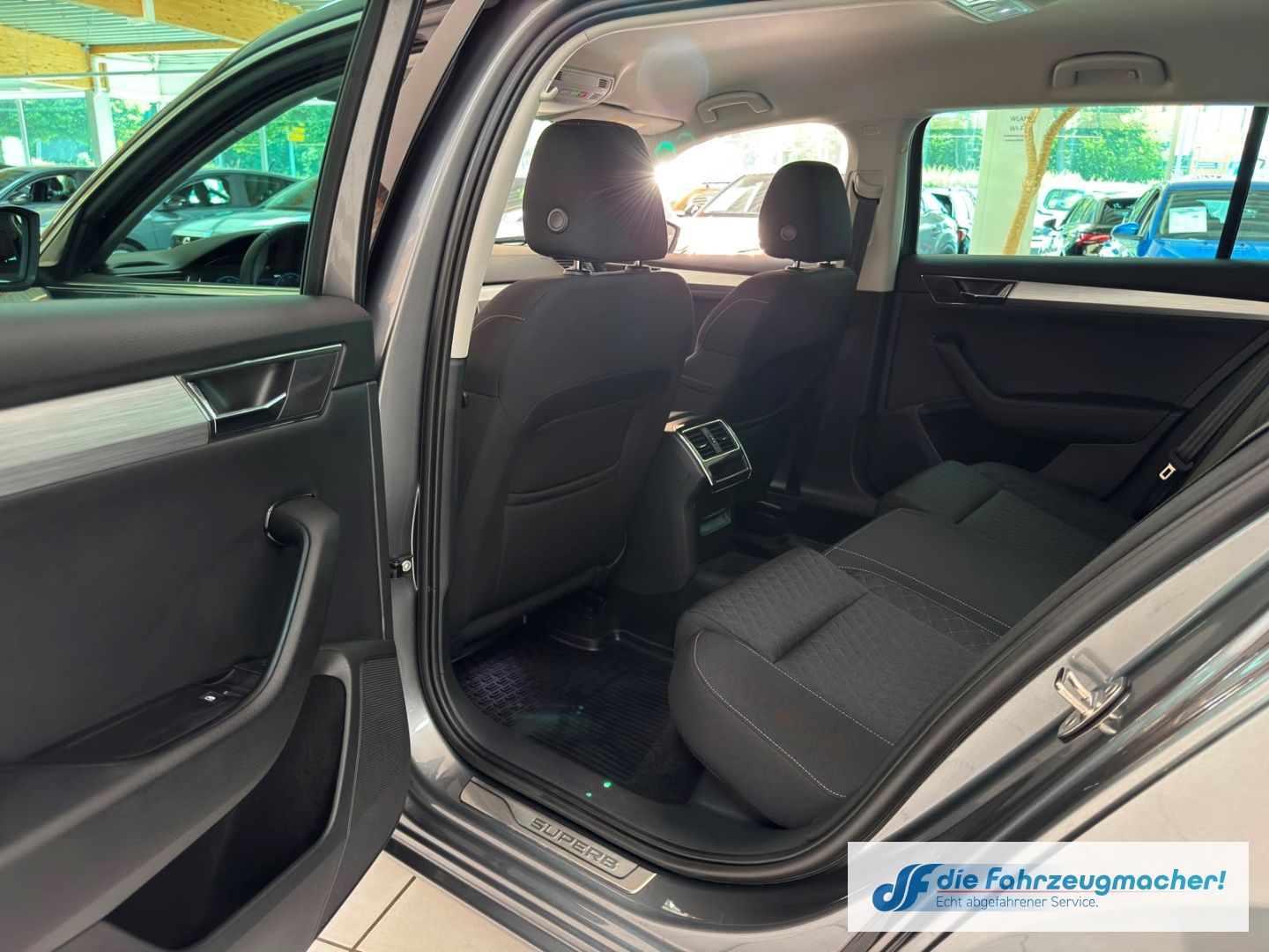 Fahrzeugabbildung SKODA Superb Combi Ambition Digitales Cockpit LED Sper