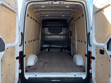 Volkswagen Crafter - 11