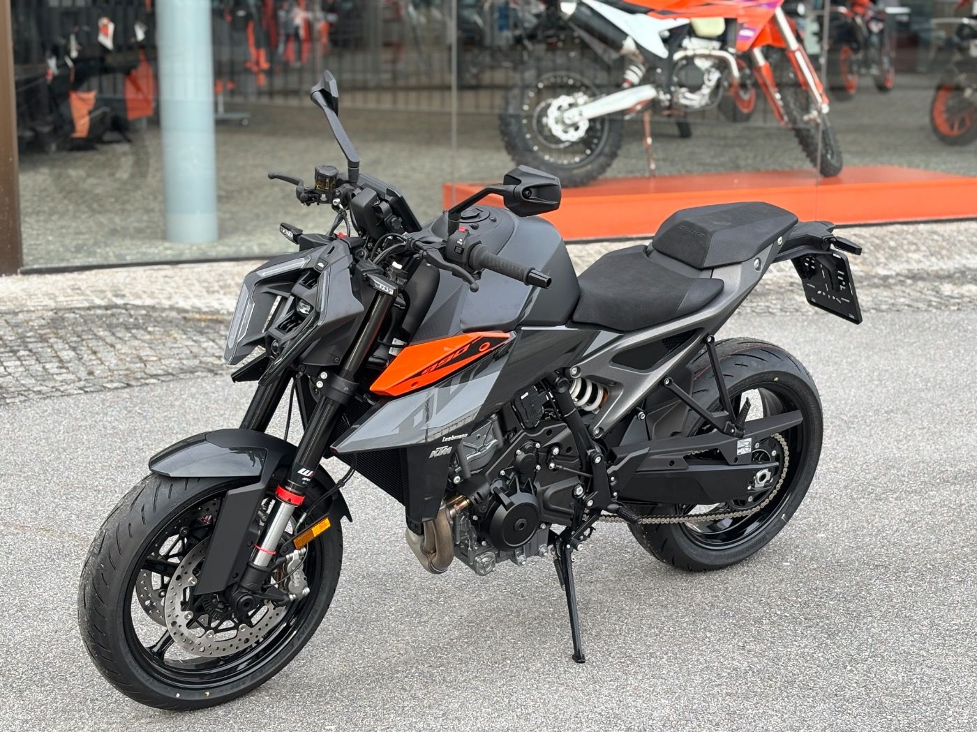 Fahrzeugabbildung KTM 990 Duke Modell 2024