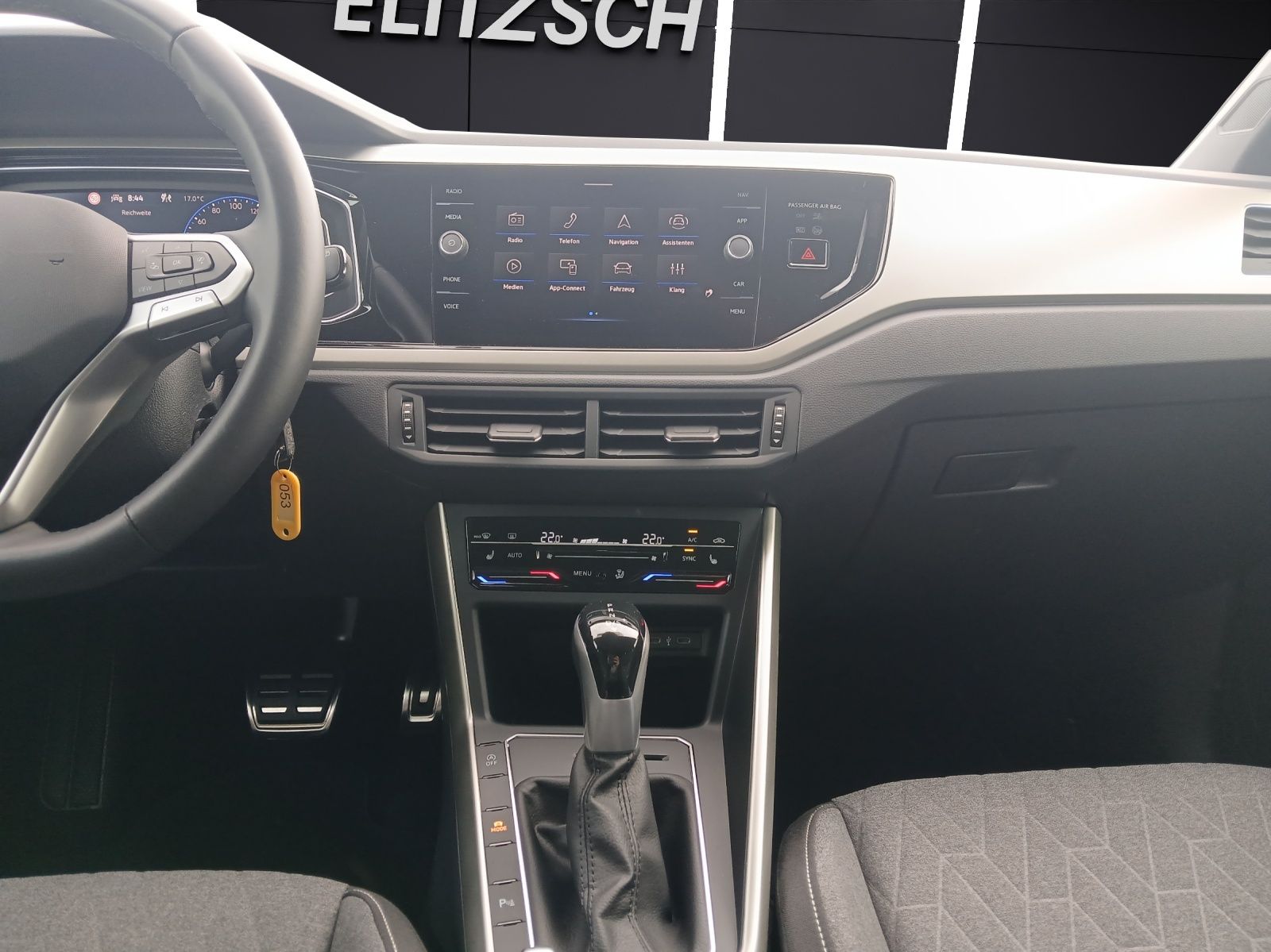 Fahrzeugabbildung Volkswagen Taigo Life TSI DSG IQ.Light ACC SHZ RearView 17"