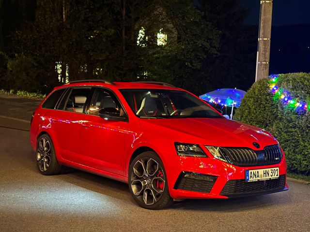 Skoda Octavia Combi RS 245 2.0 TSI DSG AHK 19" Navi