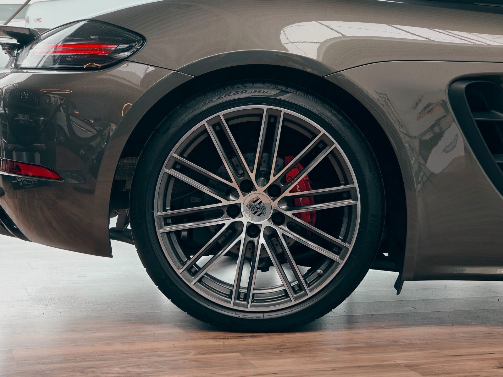 Fahrzeugabbildung Porsche BOXSTER S - 718 AVENTURINGRÜN METALLIC