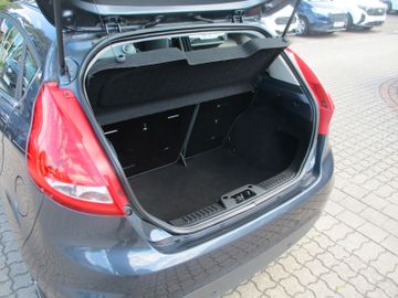 Ford Fiesta Titanium PDC + Klimaaut. + Beh. WSS