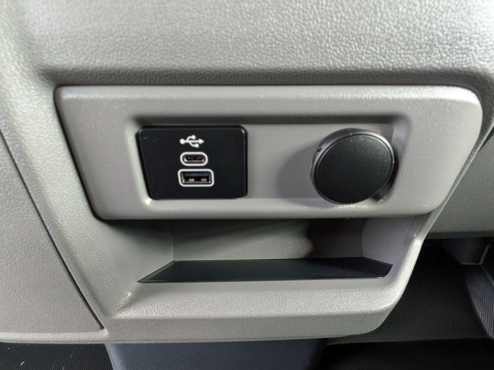 Fahrzeugabbildung Ford Transit Custom 320 L1 Aut. 8-Sitze LED ACC Cam