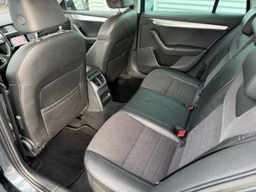 Skoda Octavia Combi Elegance+Xenon+LED+Navi+SHZ+DAB