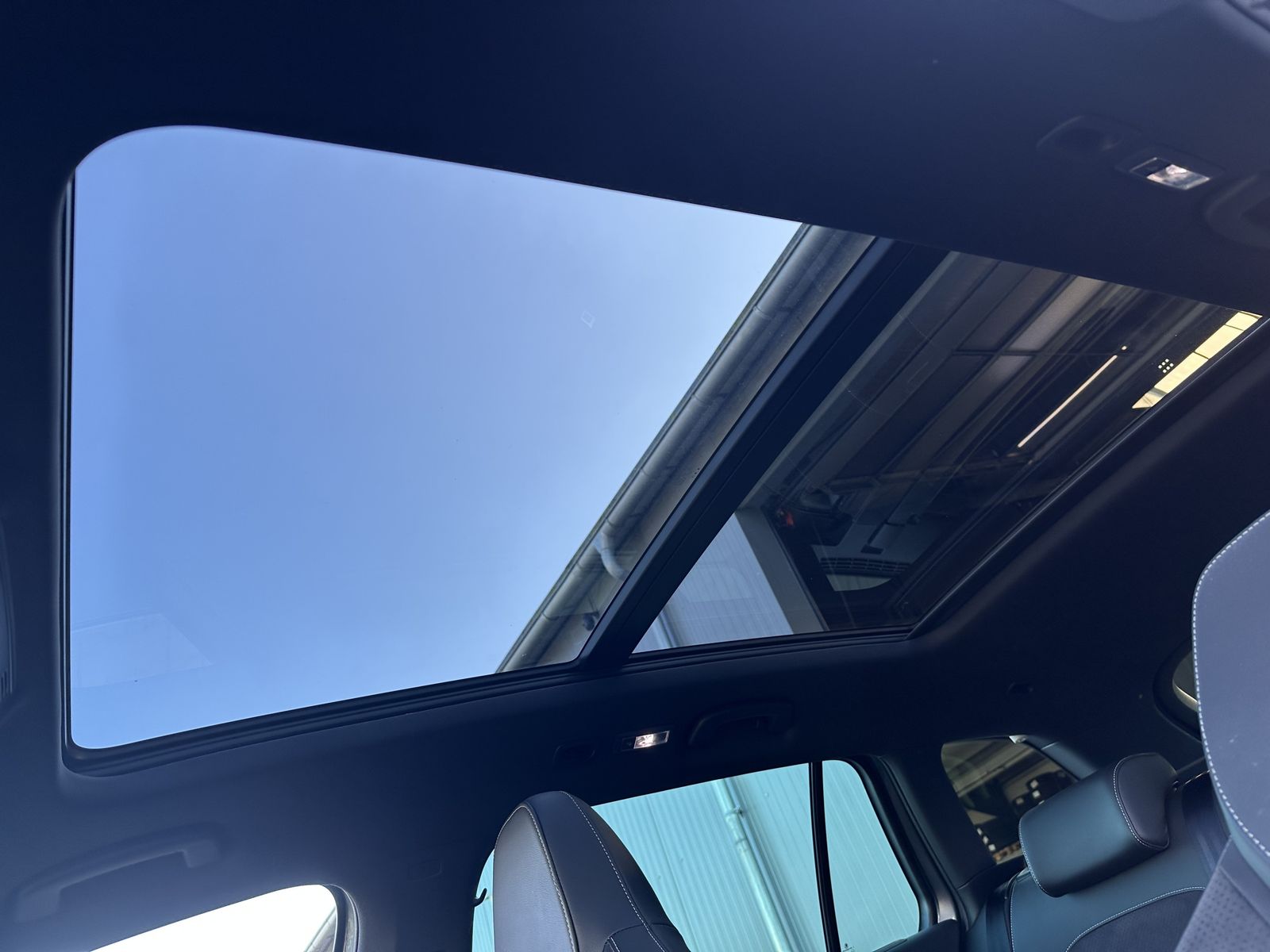 Fahrzeugabbildung SKODA Superb Combi Sportline iV NAV+LED+PANO+19ZO+360°