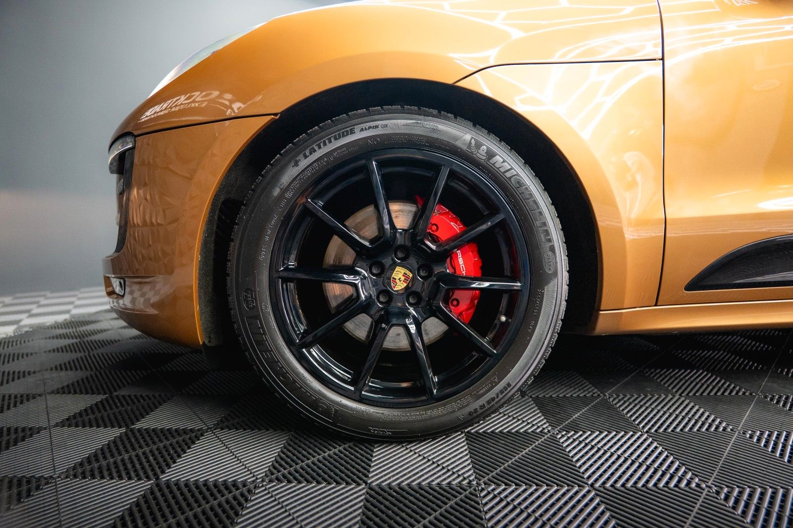 Fahrzeugabbildung Porsche Macan Turbo FENRIR | AURUM | CHRONO+ | LUFT | 21
