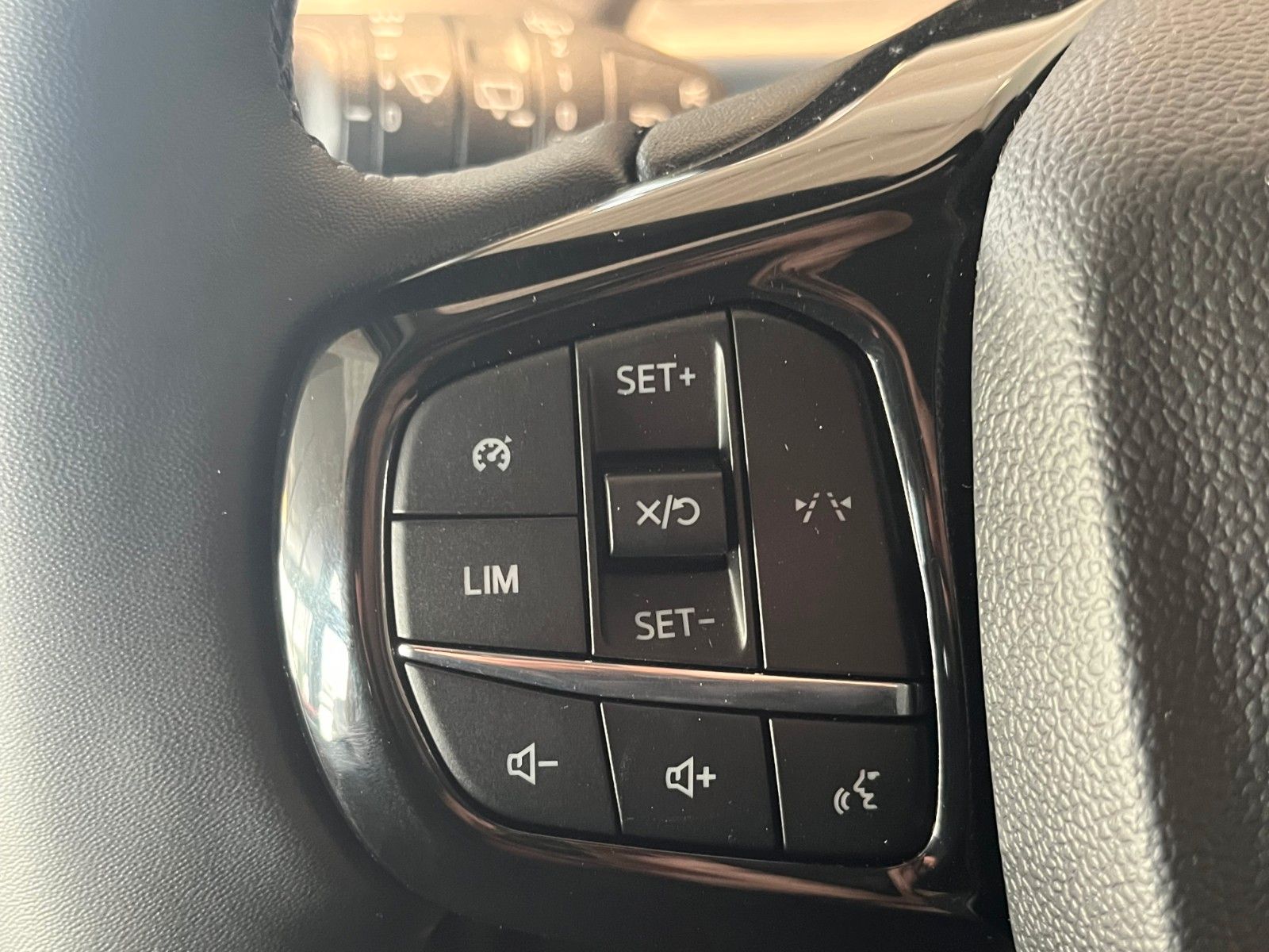 Fahrzeugabbildung Ford Tourneo Custom L1 Titanium AWD Automatik mit AHK