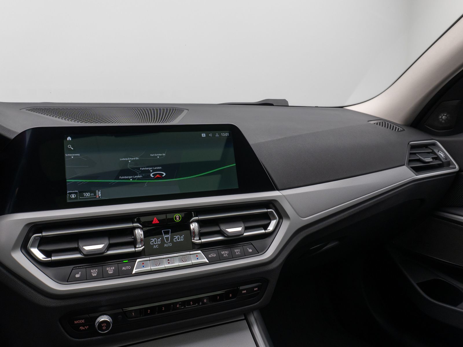 Fahrzeugabbildung BMW 320d  xD Panorama Kamera HUD DAB H/K Lenkradhzg