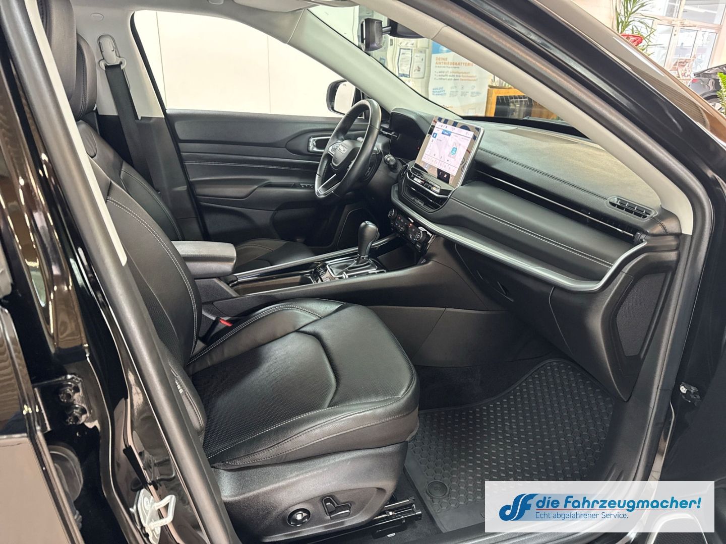 Fahrzeugabbildung Jeep Compass S Plug-In Hybrid 4WD Navi Soundsystem 36