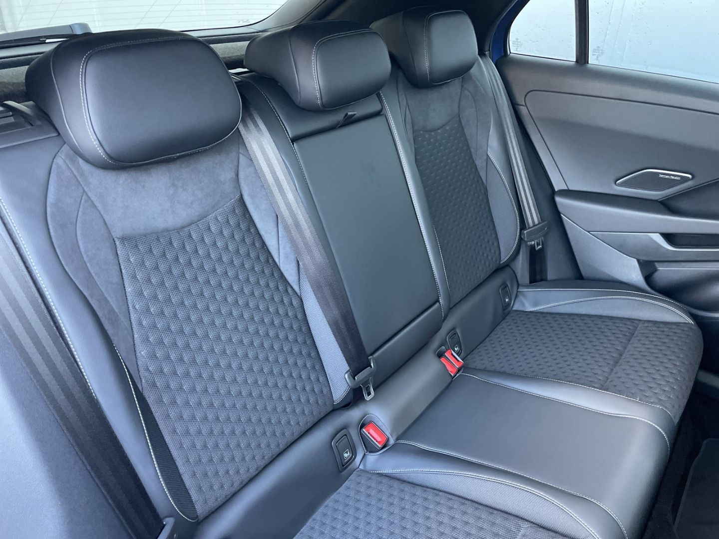 T-Roc R-Line 1.5 eTSI IQ.LIGHT/HUD/AHK/Pano/H&K 