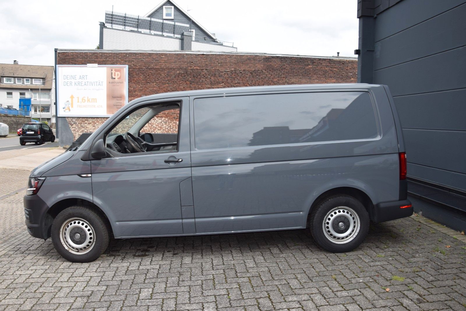 Fahrzeugabbildung Volkswagen T6 Transporter Kasten/Kombi Kasten FWD 1. Hand