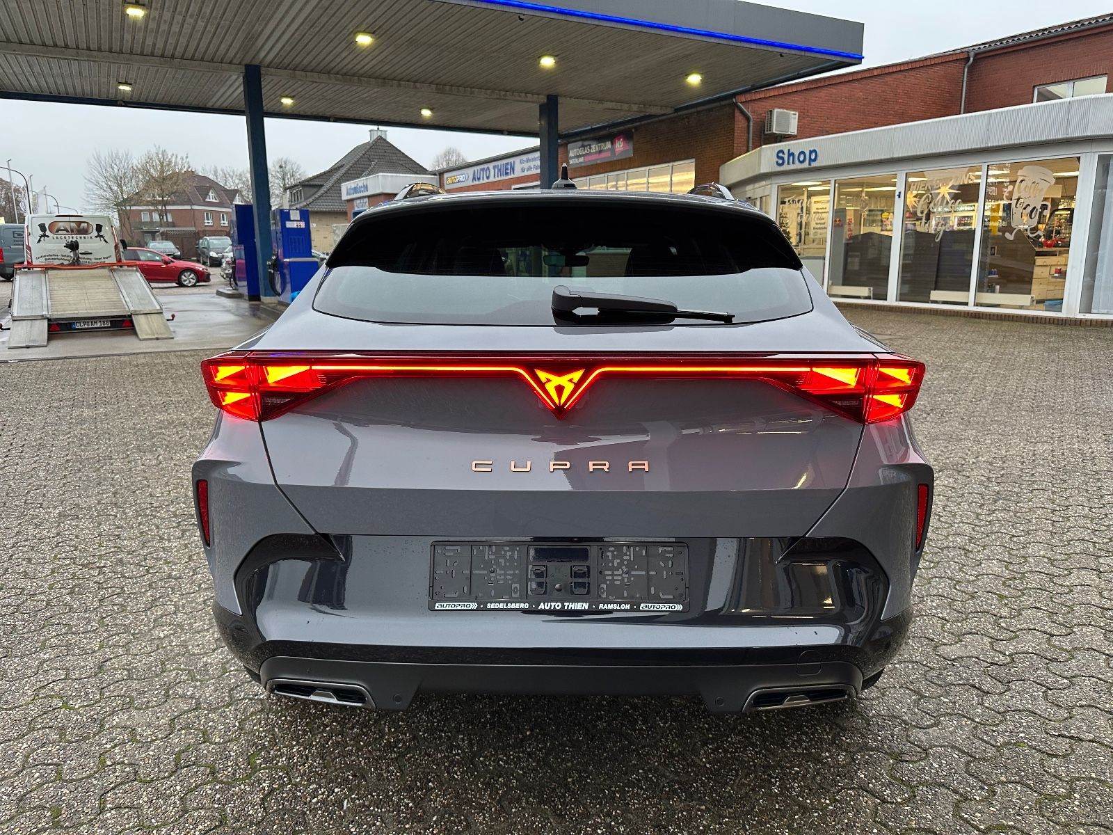 Fahrzeugabbildung CUPRA Formentor 1.5 eTSI DSG Pano/AHK/ACC/Navi/360°