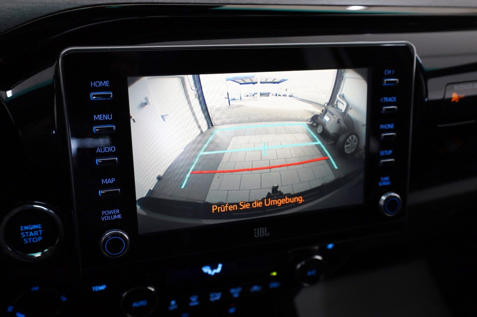 Fahrzeugabbildung Toyota Hilux 2.8 D-4D Invincible,4x4,ACC,Rollbügel, AHK