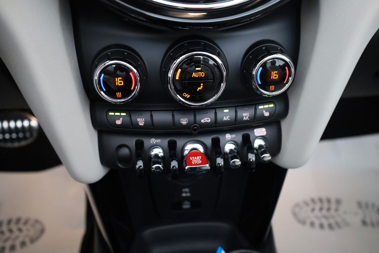 Fahrzeugabbildung MINI Cooper S JCW Trim Leder,Nani,LED,HUD,Apple CarP.