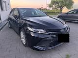 Toyota Camry Hybrid Business Edition - schwarze Toyota Camry