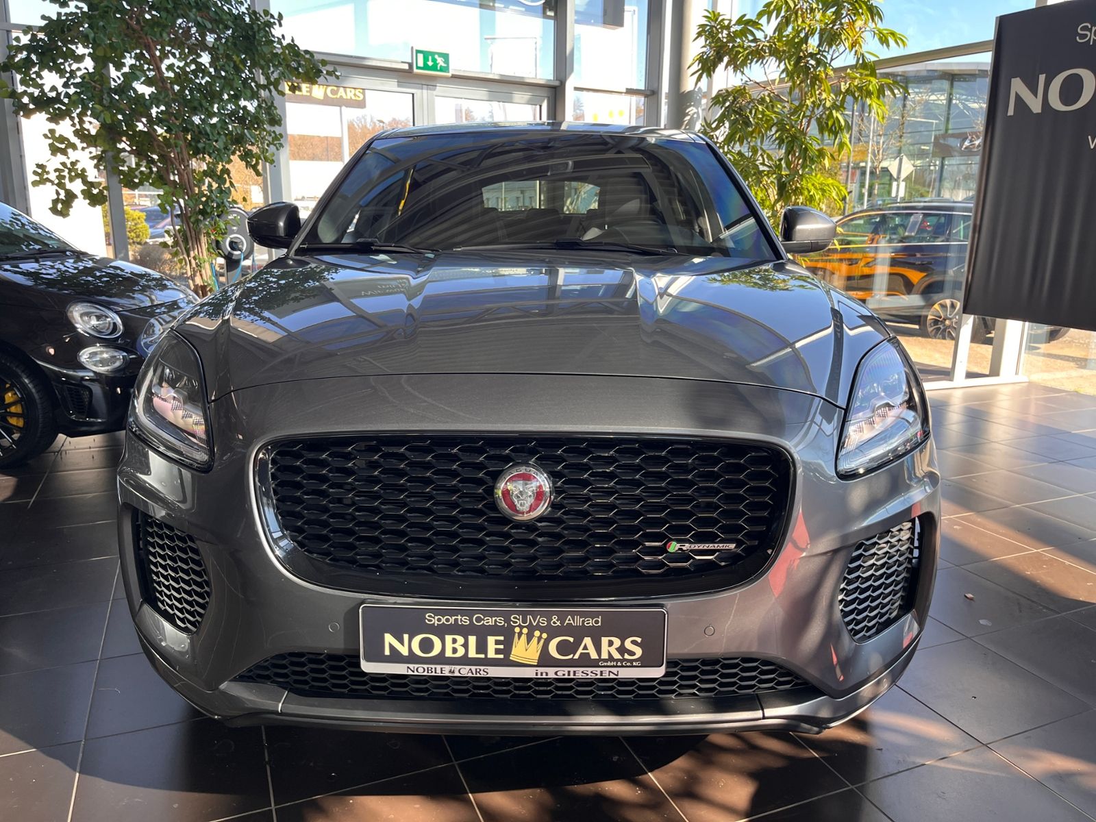 Fahrzeugabbildung Jaguar E-PACE P200 R-Dynamic AWD AHK BLACK PACK ACC