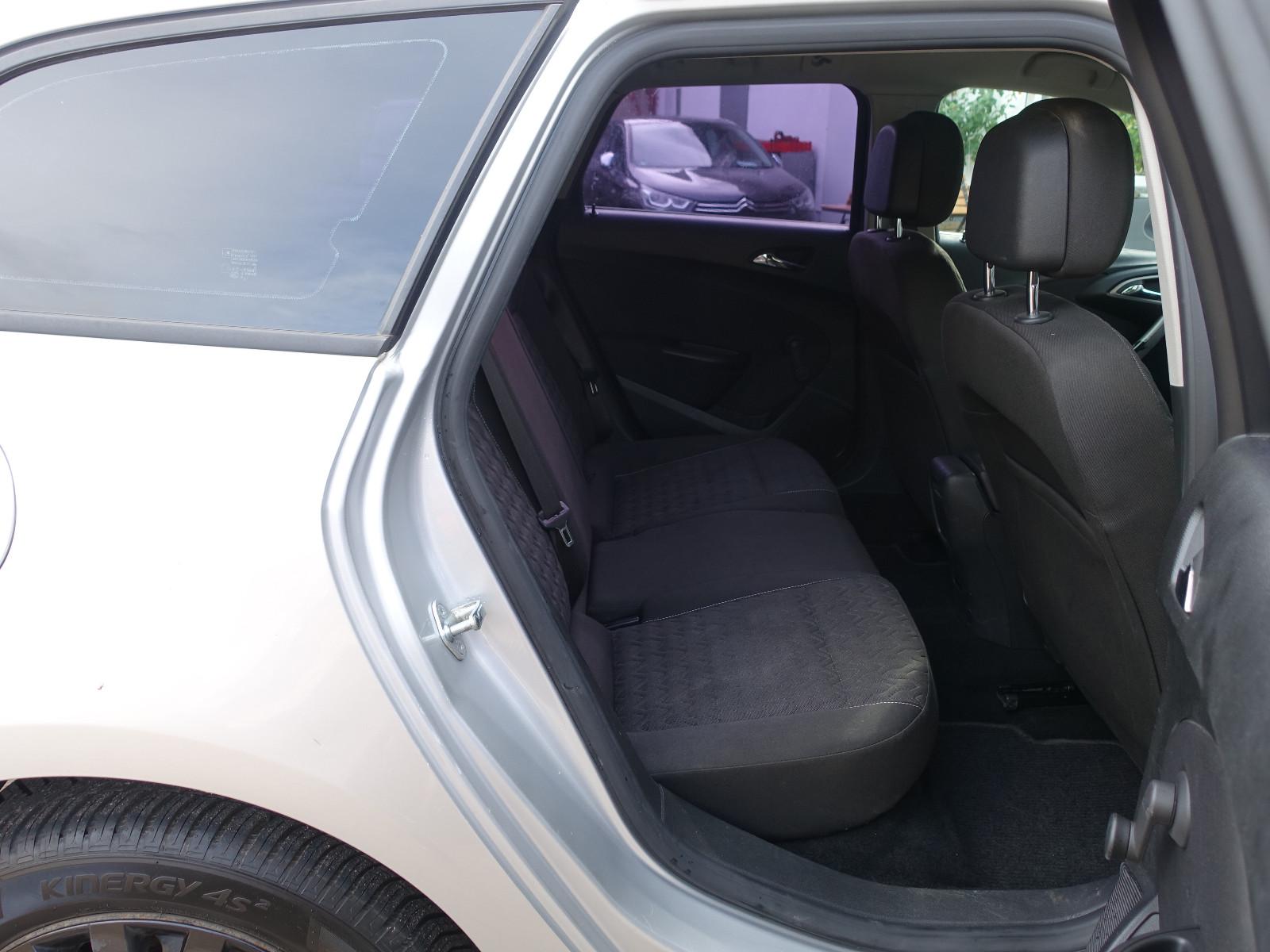Opel Astra 2013 — photo 10