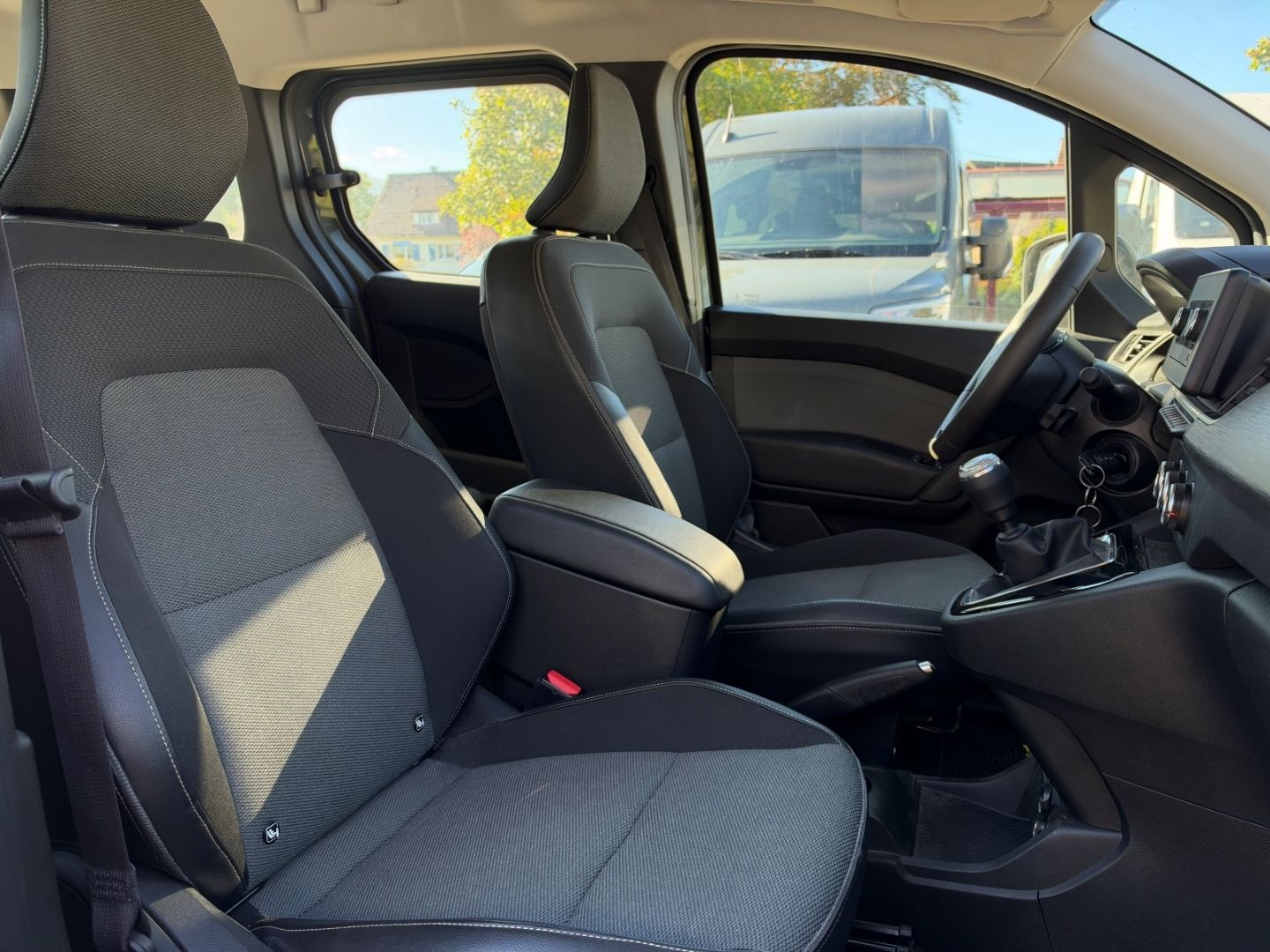 Fahrzeugabbildung Renault Kangoo III Equilibre LED DAB Spurhalteass. Notbr