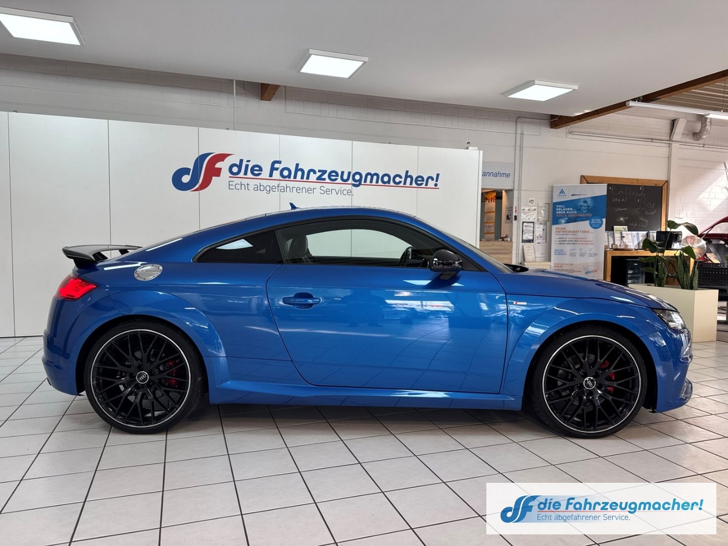 Fahrzeugabbildung Audi TT Coupe 2.0 TFSI quattro S line Sportpaket Lede