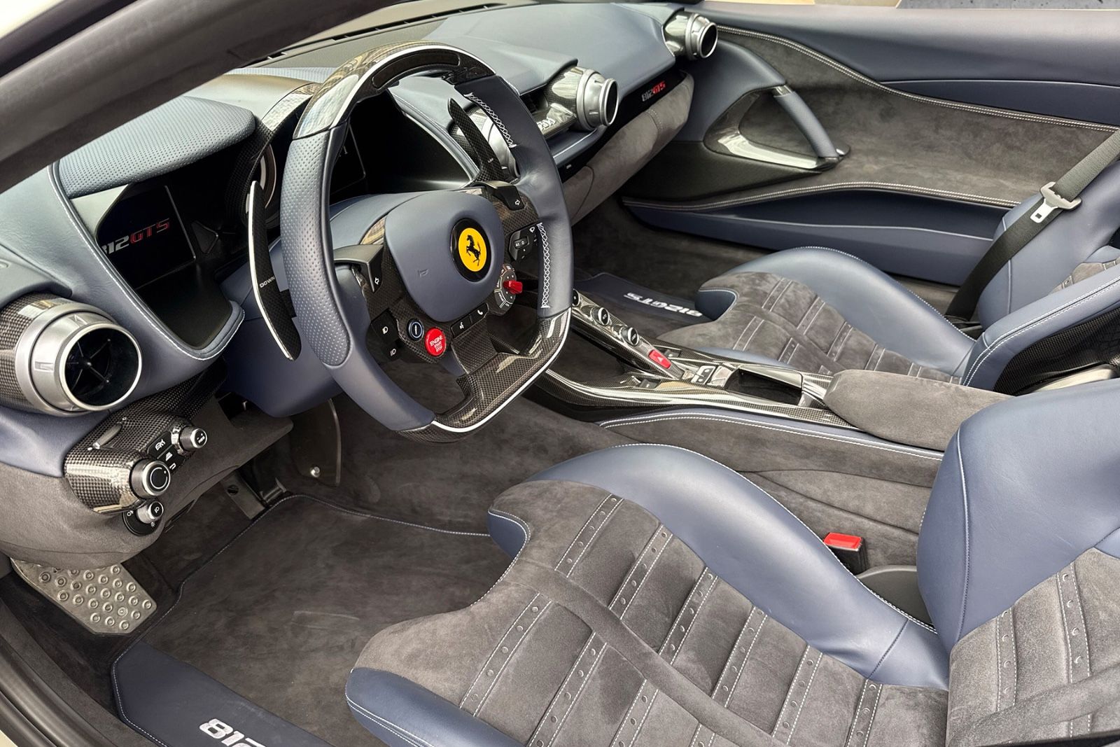 Fahrzeugabbildung Ferrari 812 GTS*Atelier*Blue Carbon*Painted Shields