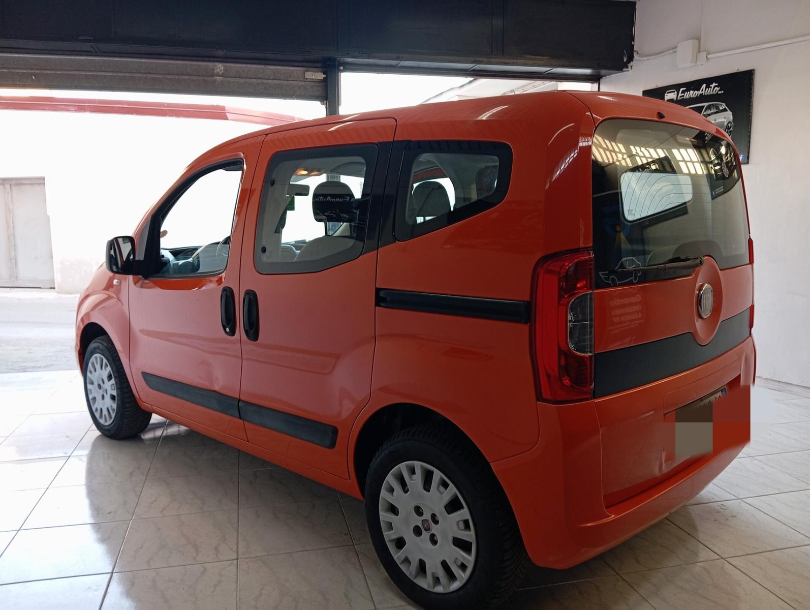 Fiat Qubo 2010 — вигляд ззаду