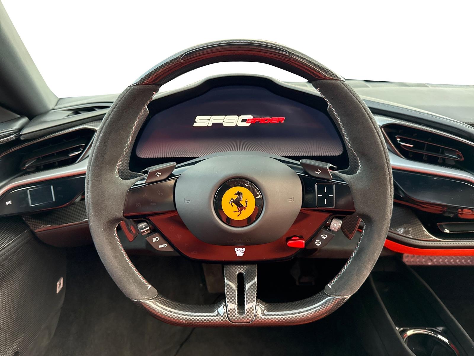 Ferrari SF90 Spider *Embleme*Navi*PDC*Klima*Leder*