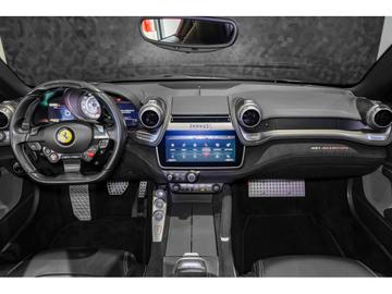 2018 Ferrari GTC4LUSSO — миниатюра 17
