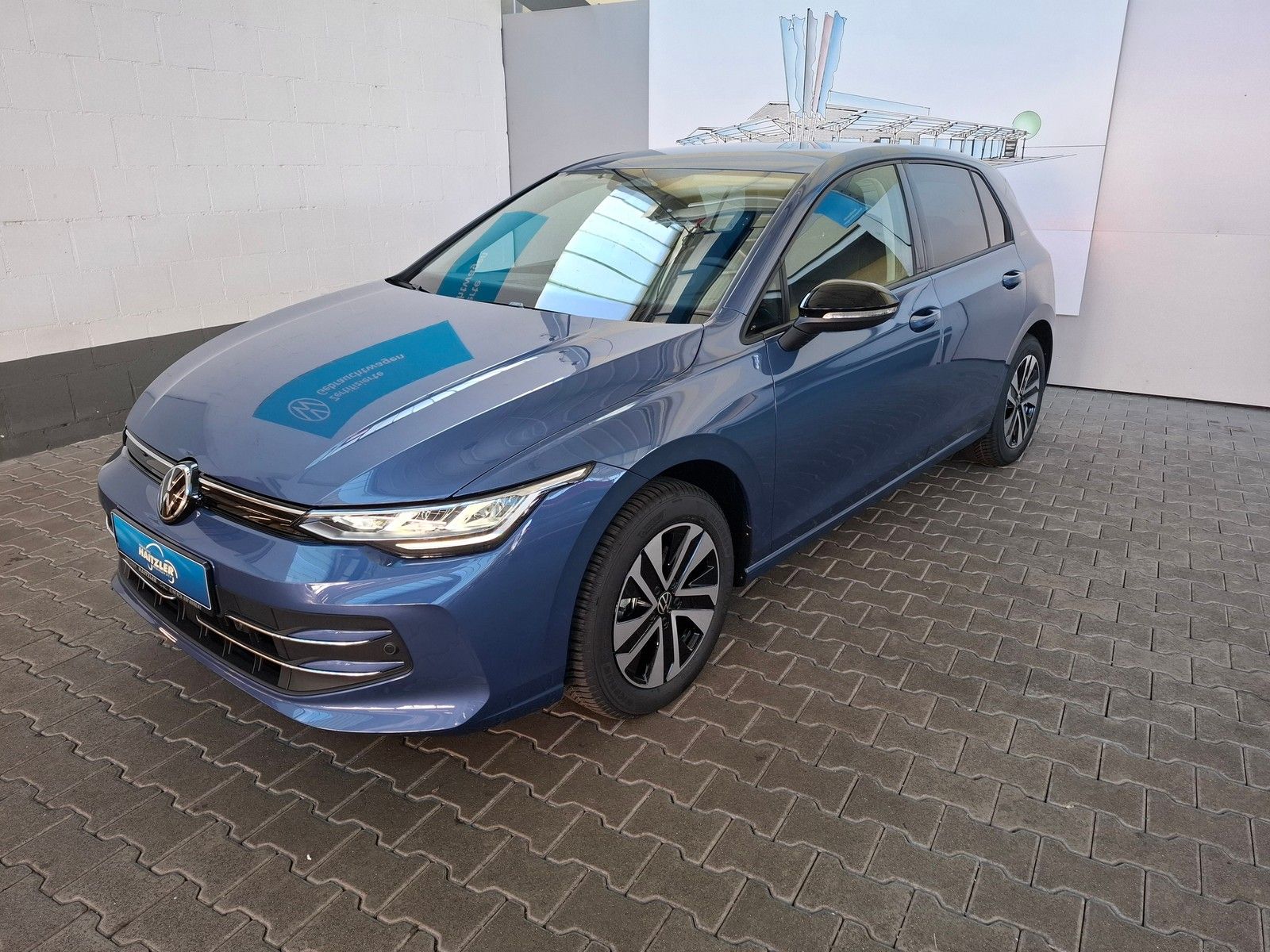 Fahrzeugabbildung Volkswagen Golf VIII Lim. 1.5 eTSI 85 kW Energy +Ganzjahres