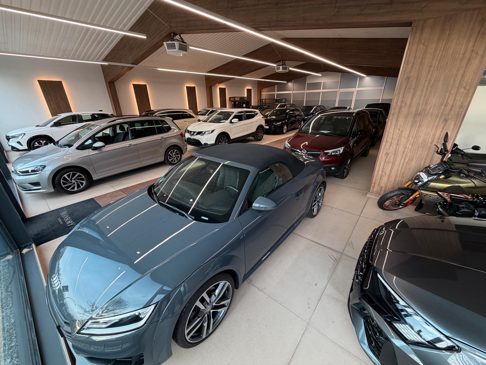 showroom-image-top