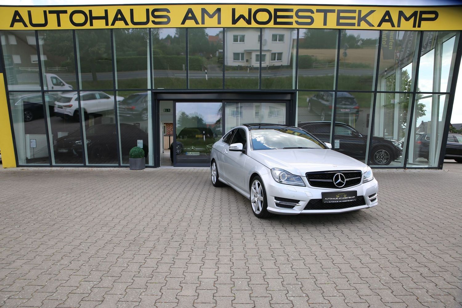 MERCEDES-BENZ C 250 * CGI*AMG*PANO*MEMORY*PARAMETER*LED*NAV