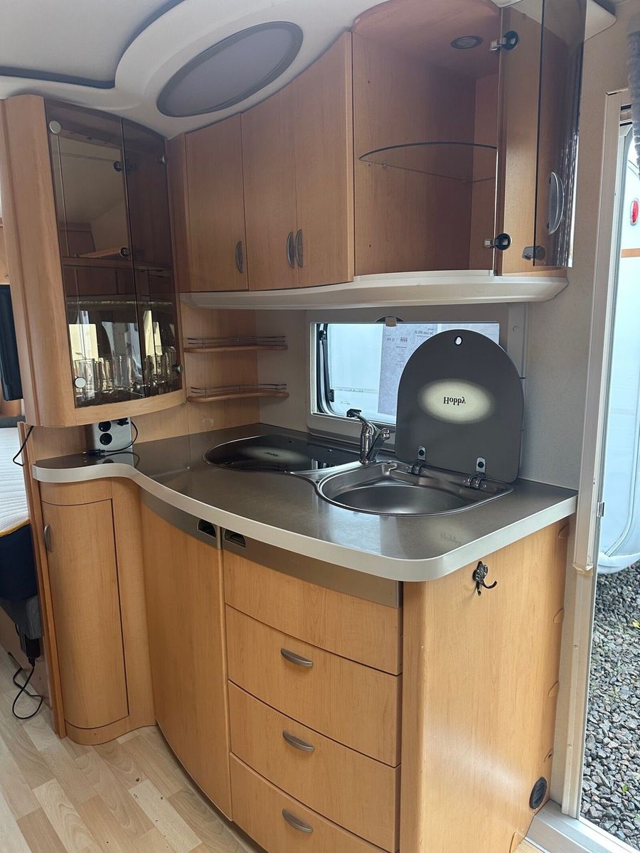 Fahrzeugabbildung Hobby De Luxe 495 UL Fahrradträger,Mover,Einzelbetten