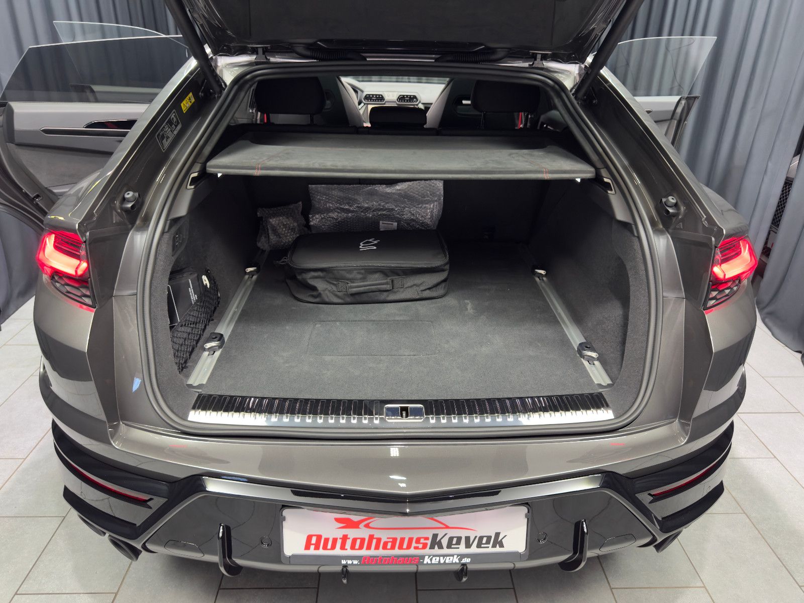 Fahrzeugabbildung Lamborghini URUS SE|BANG/OLUFSEN|PANO|MY25|BLANCO COC